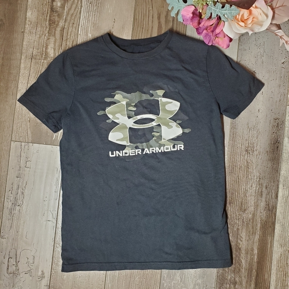 Under Armour Short Sleeve Youth Medium Black w/ Camo Graphic T-Shirt YMD EUC